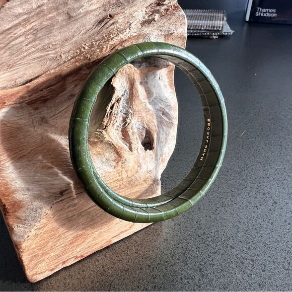 Marc Jacobs Chunky Resin and Leather Bangle Set - Picture 5 of 7